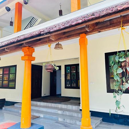 ホテル Vedha Ayurvedic Panchakarma Treatment Centre アーラップーザ県 エクステリア 写真