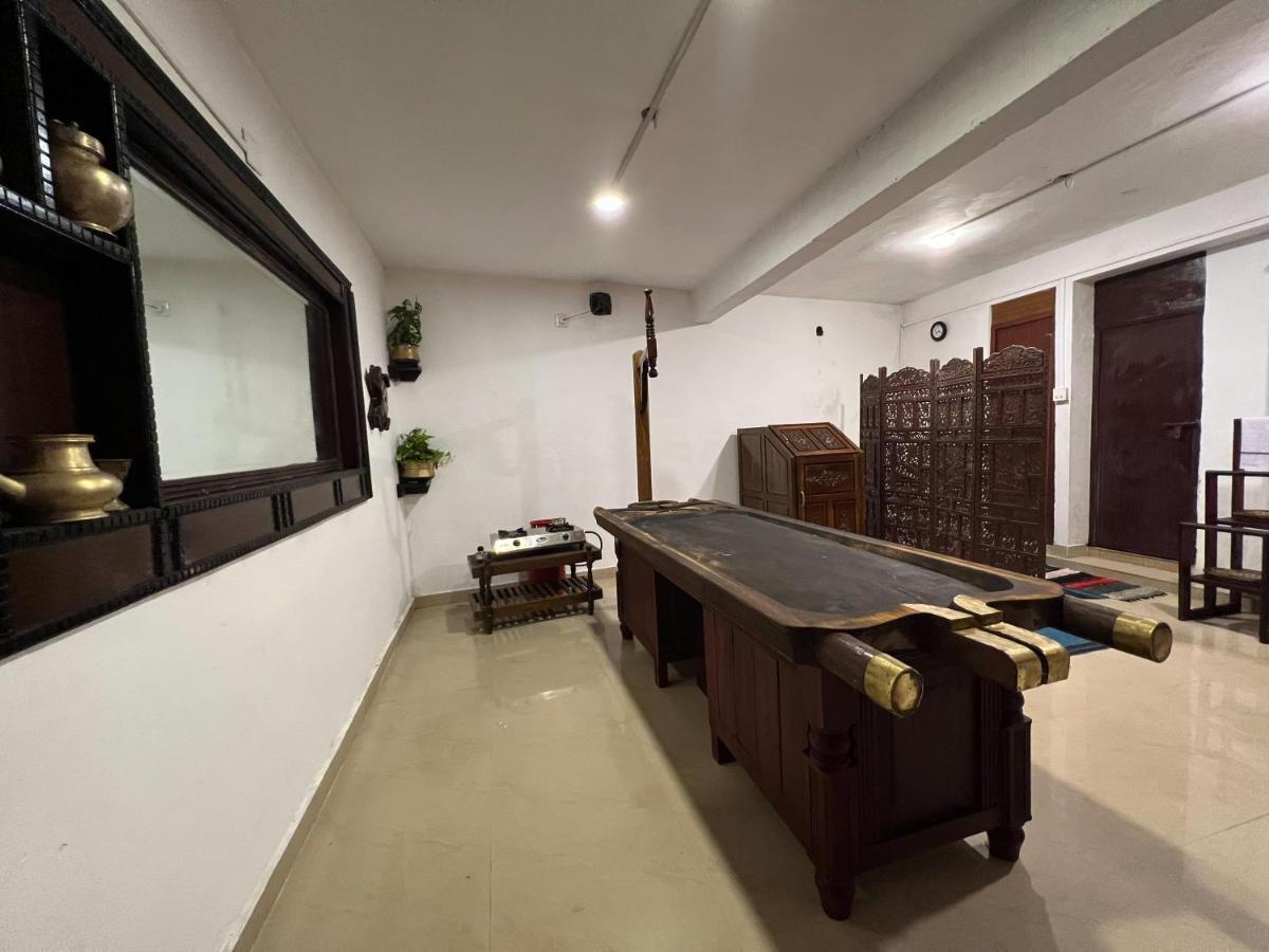 ホテル Vedha Ayurvedic Panchakarma Treatment Centre アーラップーザ県 エクステリア 写真