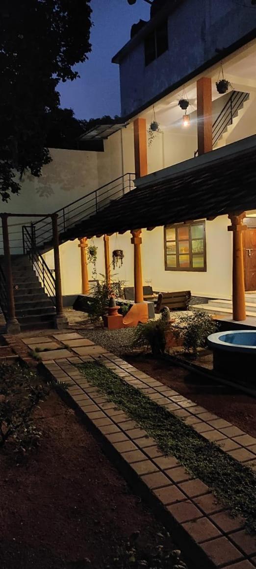 ホテル Vedha Ayurvedic Panchakarma Treatment Centre アーラップーザ県 エクステリア 写真